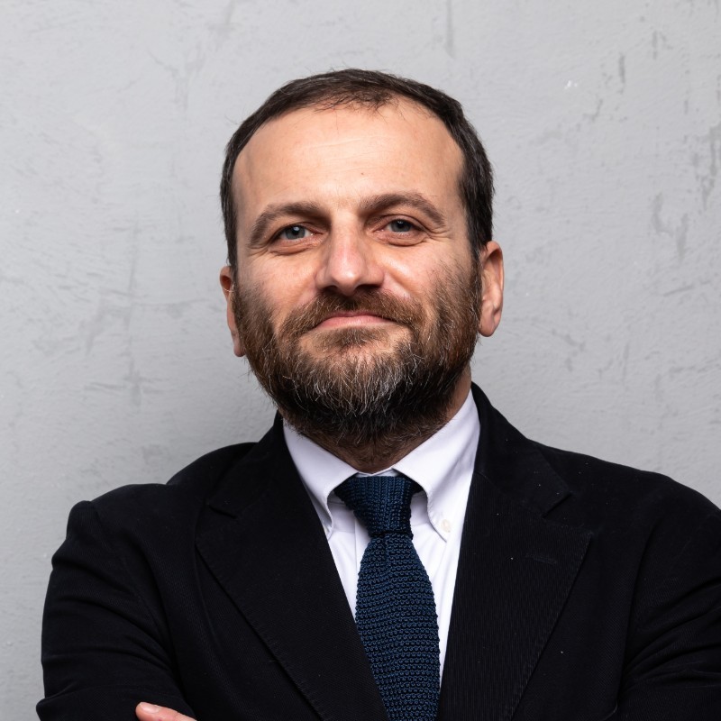 Sguardi oltre il quotidiano: Un'intervista esclusiva con Daniele Bellasio, Vice Direttore del Sole 24 Ore episode artwork