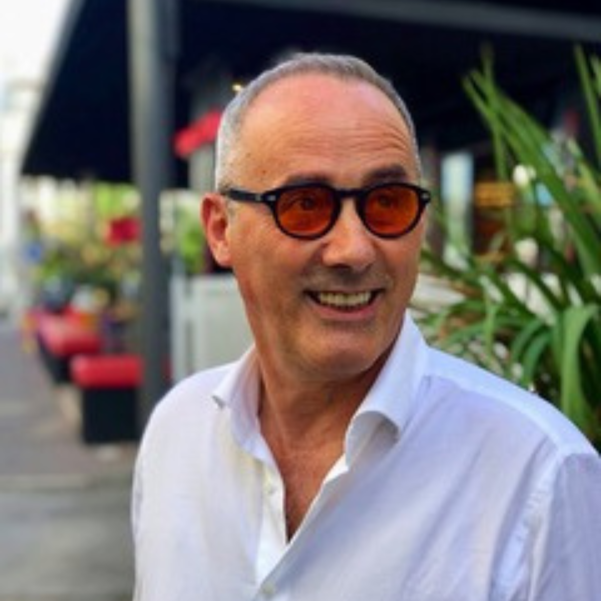 Umberto Labozzetta presenta 'RADIO 100 IL FUTURO IN ONDA': un viaggio tra storia e futuro della Radio episode artwork
