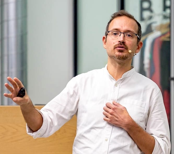 Simone Corazzari: Innovazione, Blockchain e il Futuro delle Criptovalute episode artwork