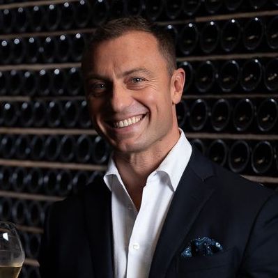 Tra le vigne e l’Innovazione: un Viaggio nel mondo del vino con Umberto Callegari, CEO di Terre D'Oltrepò episode artwork